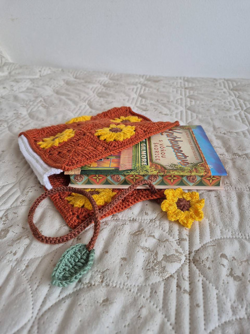 Háčkovaná kvetinová taštička na knihu (Slnečnica - tehlová)