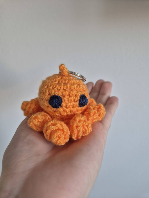 Háčkovaný chobotničkový prívesok