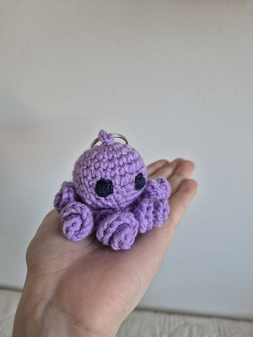 Háčkovaný chobotničkový prívesok