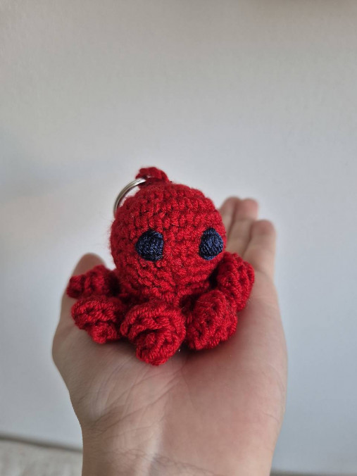 Háčkovaný chobotničkový prívesok