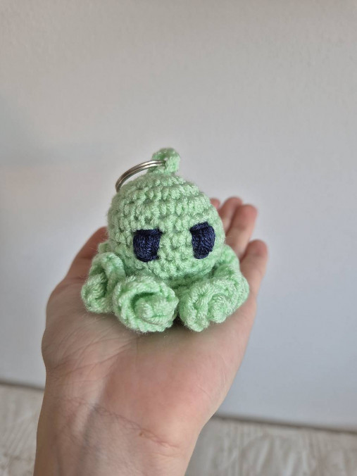 Háčkovaný chobotničkový prívesok