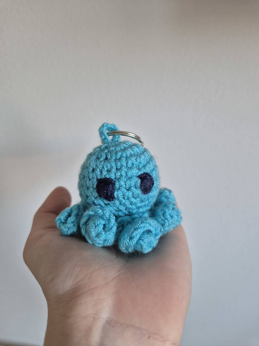 Háčkovaný chobotničkový prívesok