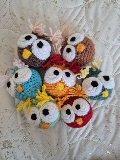 Háčkovaný sovičkový prívesok