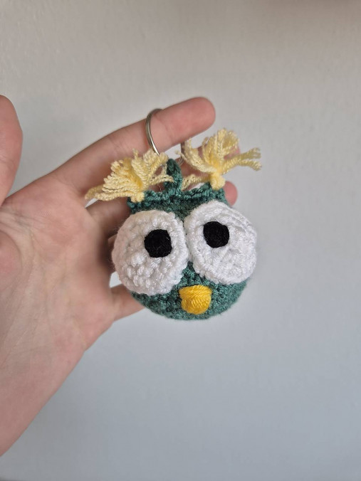 Háčkovaný sovičkový prívesok