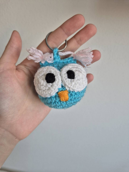 Háčkovaný sovičkový prívesok