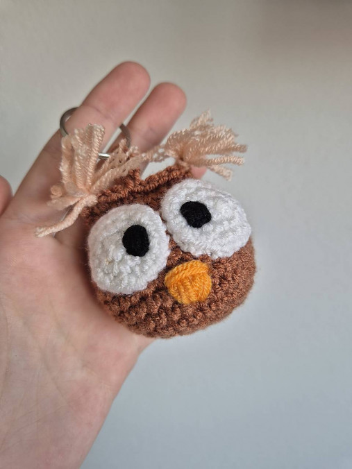 Háčkovaný sovičkový prívesok