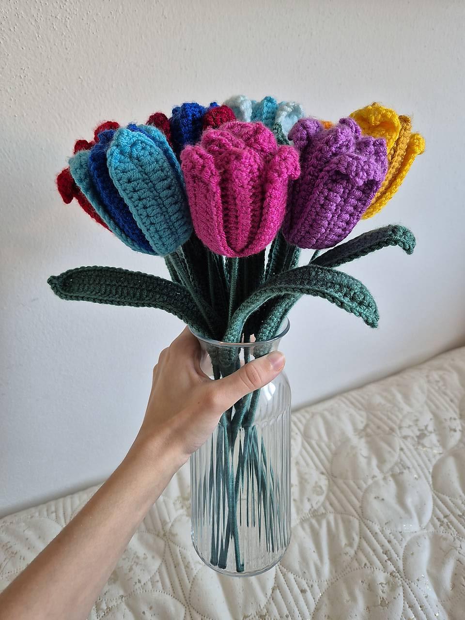 Háčkovaný tulipán