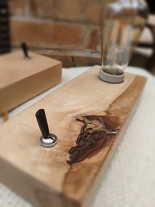 Drevená lampa dekoračná