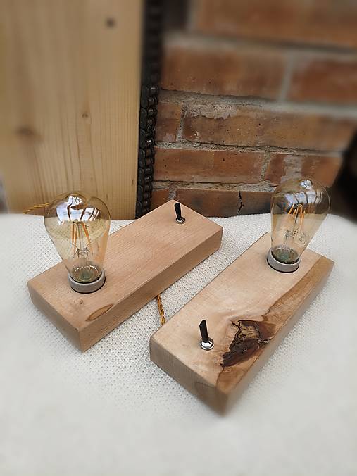 Drevená lampa dekoračná