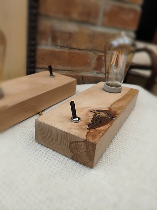 Drevená lampa dekoračná