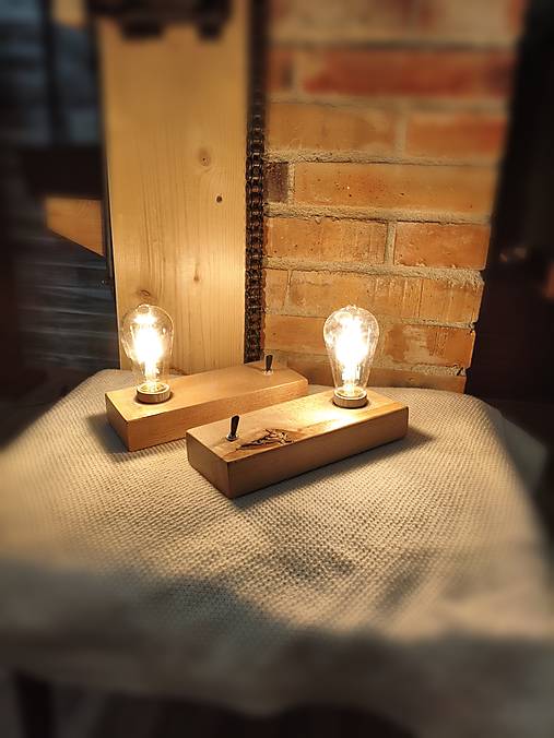 Drevená lampa dekoračná