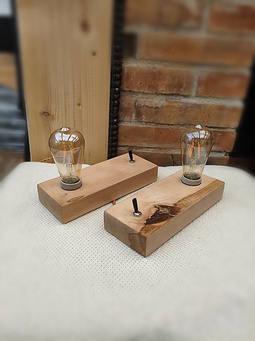 Drevená lampa dekoračná