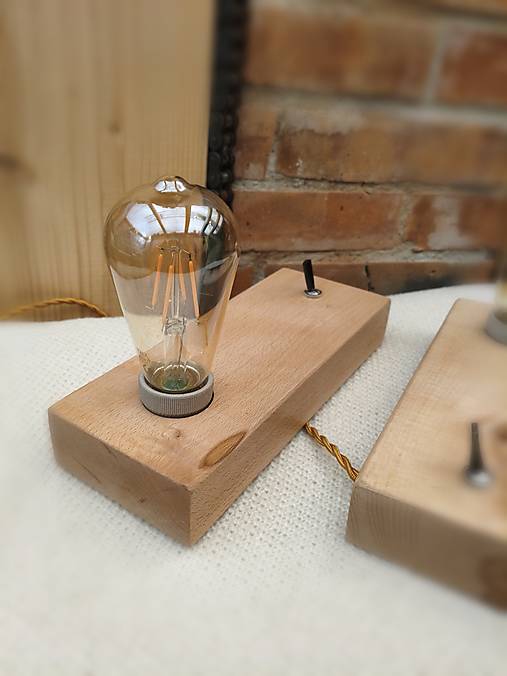 Drevená lampa dekoračná