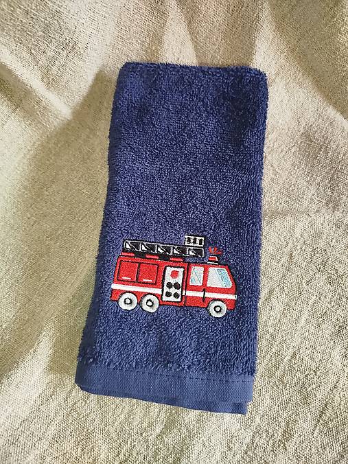 Úžitkový textil - Detský uterák - hasičské auto - 18102336_