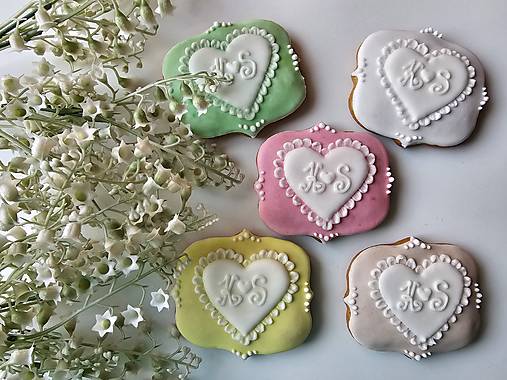 Dekorácie - Medovník na svadbu so srdiečkom - 18103544_