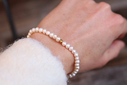 Perlový náramok