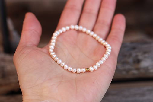 Perlový náramok