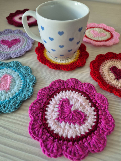 Srdiečkové podšálky