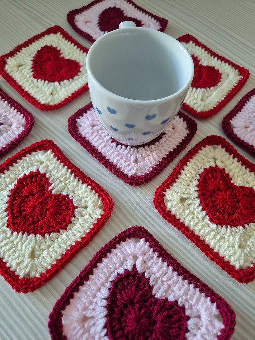 Štvorcové podšálky so srdcom