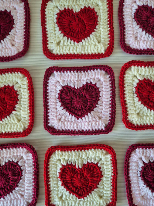 Štvorcové podšálky so srdcom