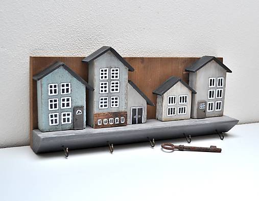 Nábytok - Drevený vešiak na kľúče - Na konci mesta - 18105132_