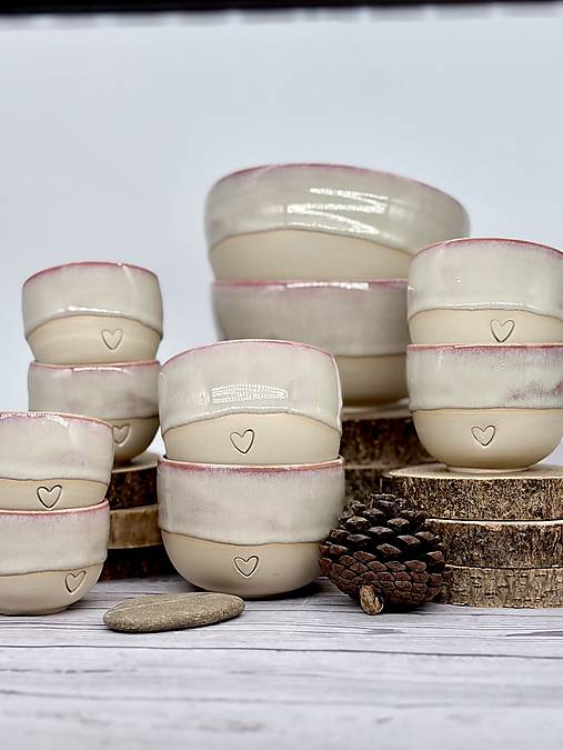 Pinkie - pohárik lungo so srdiečkom (150ml, bez uška)