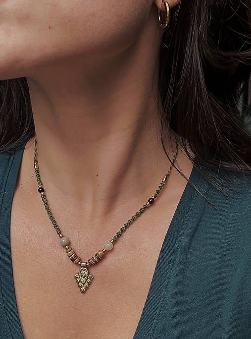 Náhrdelníky - Micro macramé náhrdelník s príveskom - 18106133_