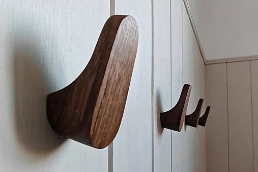 Nástenný vešiak LUXmalý drevo orech