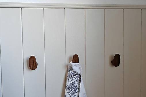 Nástenný vešiak LUXmalý drevo orech