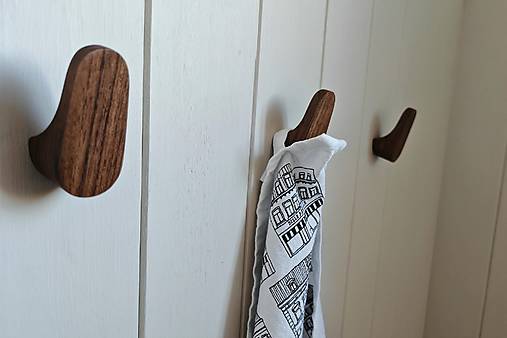 Nástenný vešiak LUXmalý drevo orech