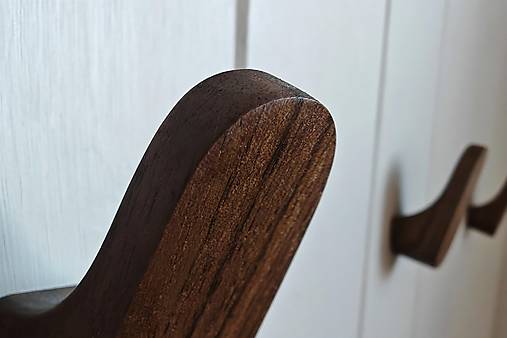 Nástenný vešiak LUXmalý drevo orech