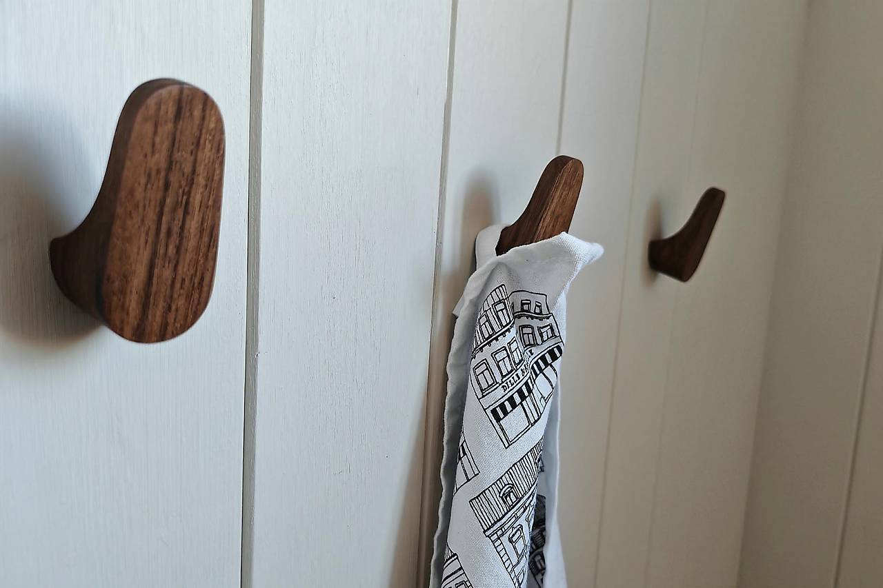 Nástenný vešiak LUXmalý drevo orech