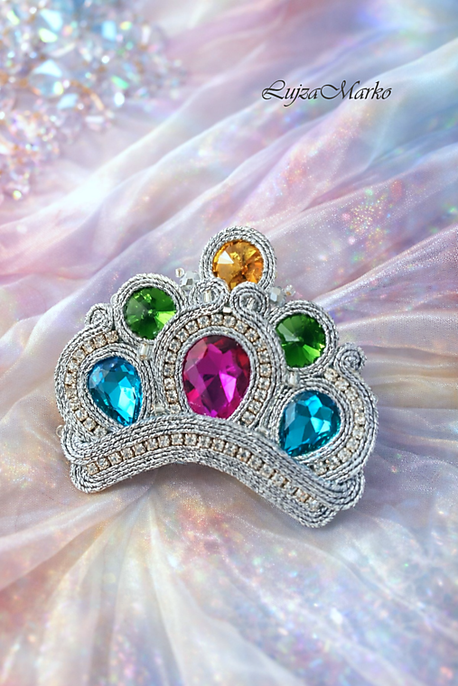 Brošne - Strieborná koruna - soutache brošňa - 18105599_
