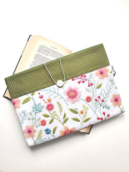 Papiernictvo - Obal na knihu - vyšívané kvety na bielej (potlač) - 18107604_