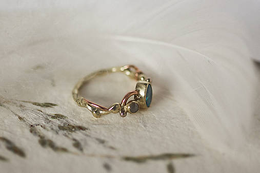 Zlatý prsteň s austrálskym opálom a diamantom - Zázrak "Aurora"