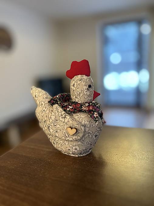 Dekorácie - Sliepočka so šatkou - 18109985_