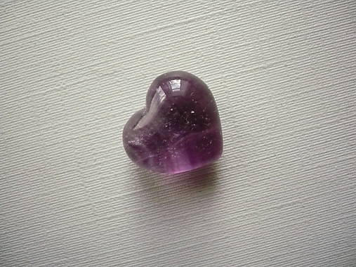 Minerály - Nevrtané srdíčko 15 mm - fluorit, č.50f - 18110935_