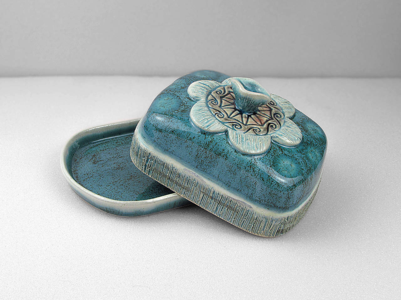 Nádoby - ručne modelovaná keramická maselnička v osviežujúcom tyrkysovom odtieni - 18110655_