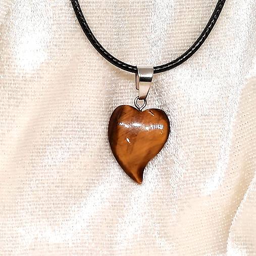 Prívesok srdce z minerálu (tigrie oko 15x20mm+šnúrka)