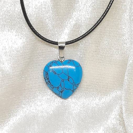 Prívesok srdce z minerálu (modrý tyrkys+šnúrka)
