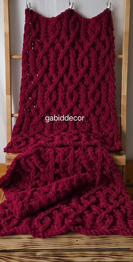 Jemnučká a ľahká deka z priadze alize puffy - šedá  (Deka, rozmer cca (60 x 70) cm, farba vínová/bordová)