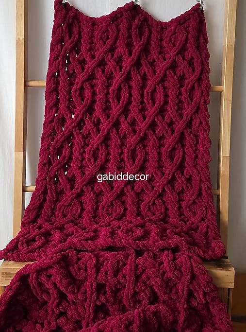 Jemnučká a ľahká deka z priadze alize puffy - šedá  (Deka, rozmer cca (60 x 70) cm, farba vínová/bordová)