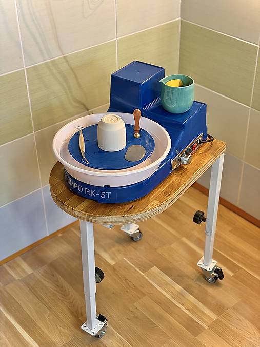 Stolík pod hrnčiarsky kruh