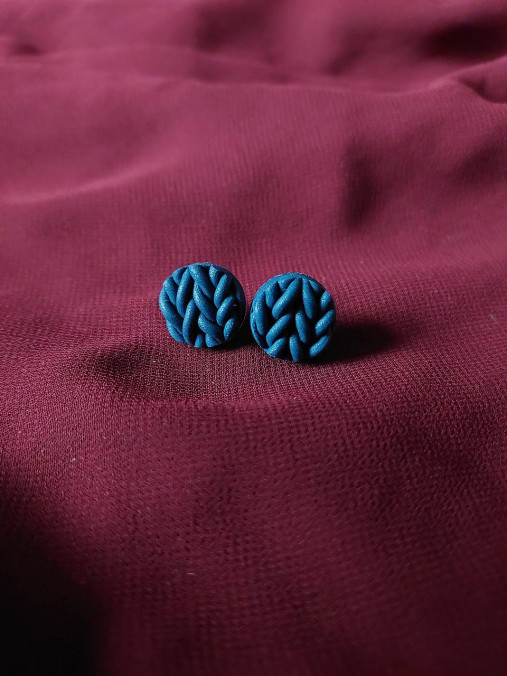 Náušnice - Štrikované napichovacie náušnice KNITTED (Okrúhle modré (1,5 cm)) - 18114990_