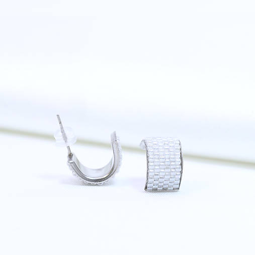 Oblúčikové napichovacie náušnice (Biela)