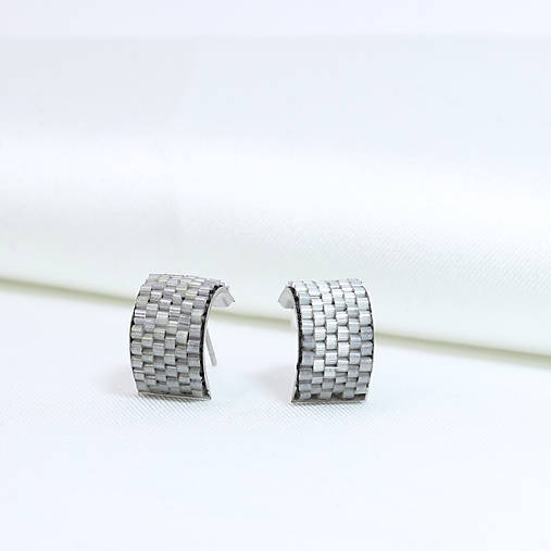 Oblúčikové napichovacie náušnice (Strieborná sivá)