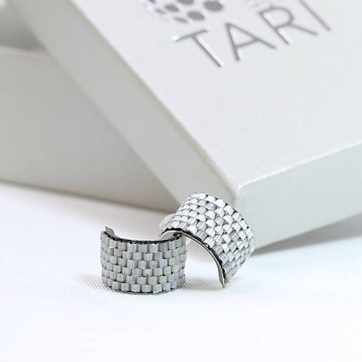 Oblúčikové napichovacie náušnice (Strieborná sivá)