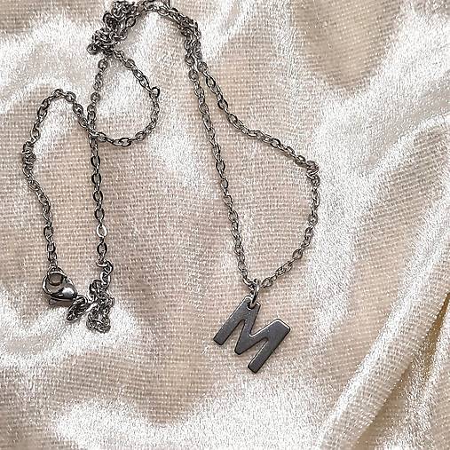 Náhrdelník s písmenom