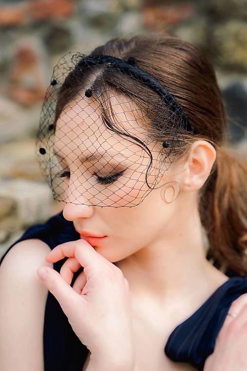 Ozdoby do vlasov - Francúzsky závoj birdcage na čelenke - 18113817_