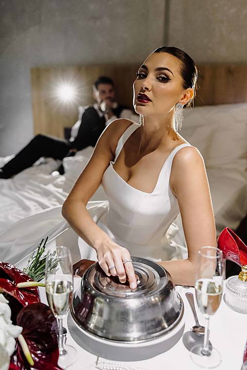 Dlhé štrasové náušnice so zirkónmi